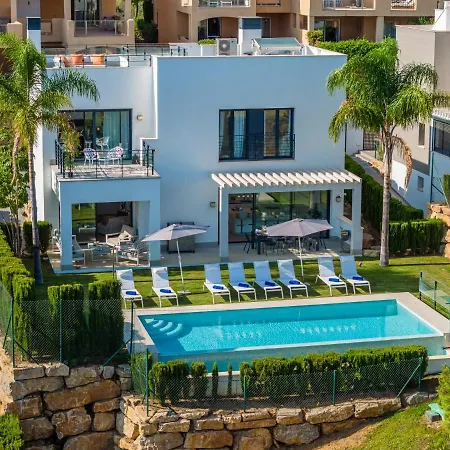 Hotel Vacation Marbella I Chloe The Golfer, Infinity Pool, Rooftop Views, New-built 4*