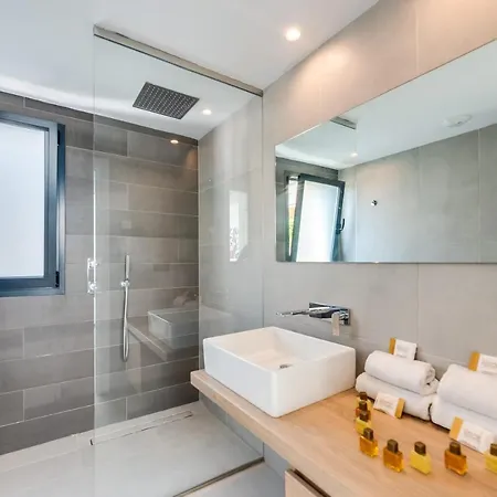 Hotell Vacation Marbella I Chloe The Golfer, Infinity Pool, Rooftop Views, New-built 4*